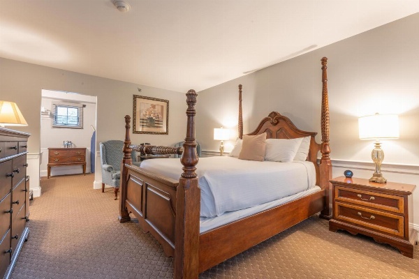 Dan'l Webster Inn and Spa image 7